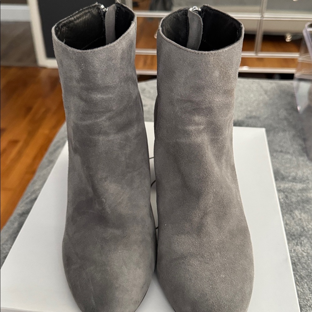 Steve Madden Cynthia Grey Suede Boots NEVER WORN